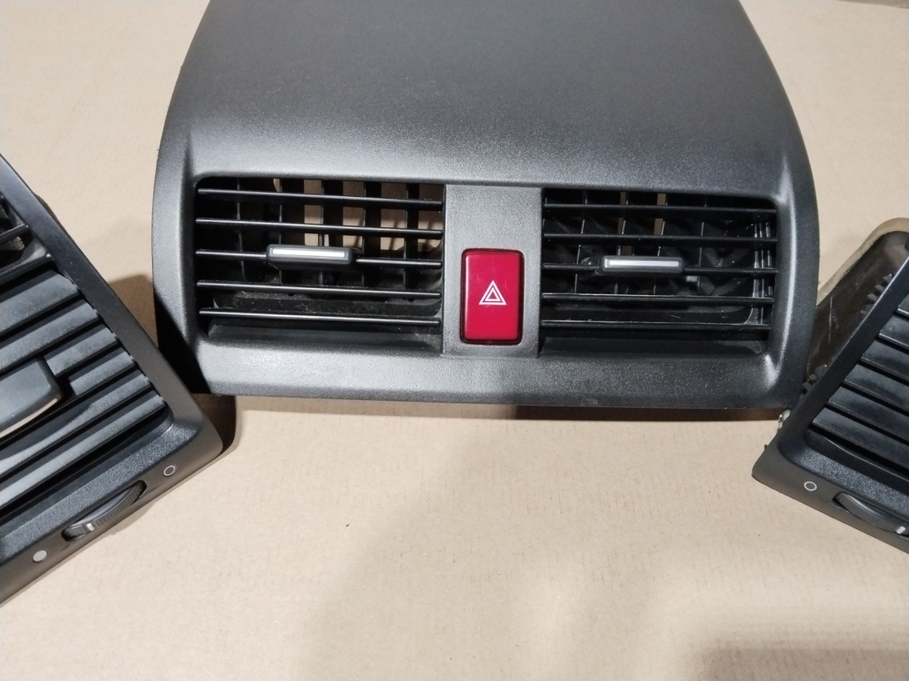 кнопка аварийной сигнализации Honda Accord 7 поколение 2005, 2.0 л., K20Z2, бензин, МКПП - фото №1