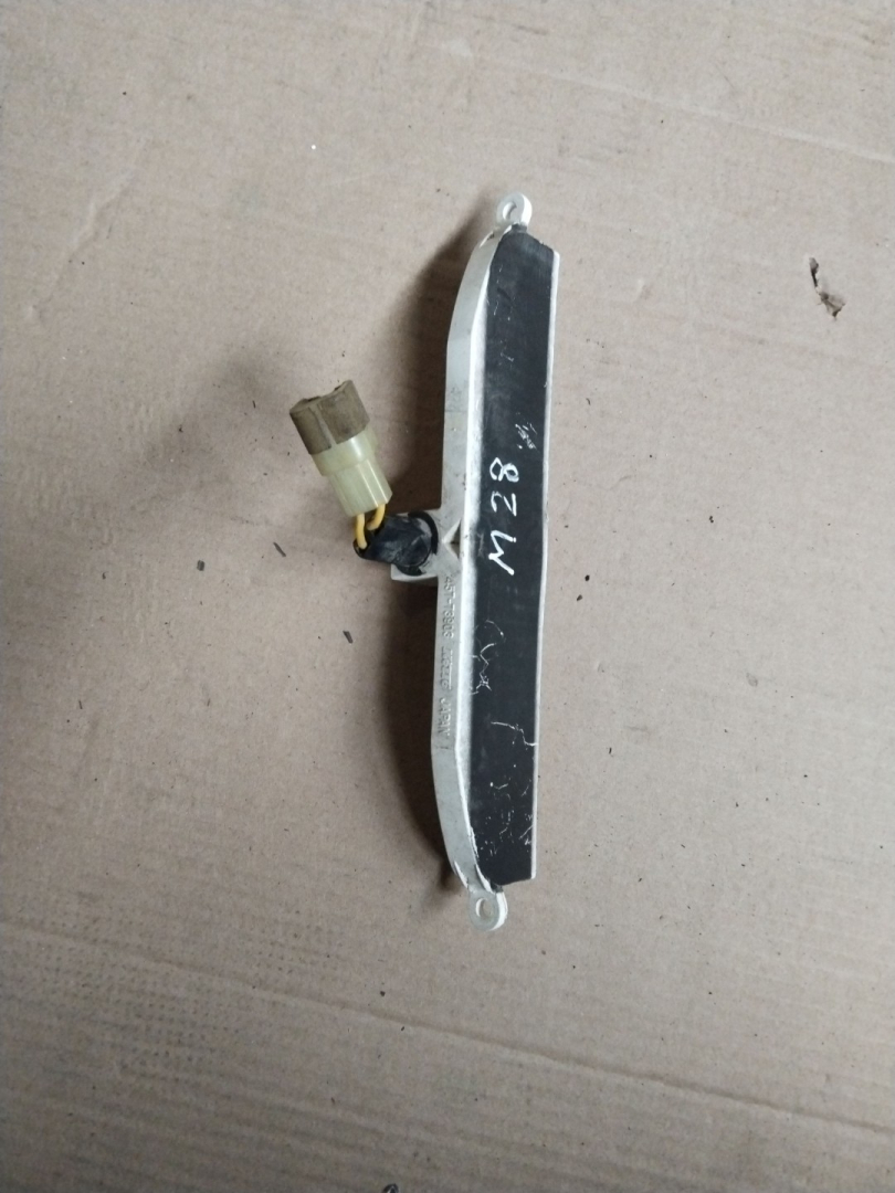 консоль салона Toyota Land Cruiser Prado 1 поколение J70 1992, 2.4 л., 2L-T, дизель, 45773903 - фото №1