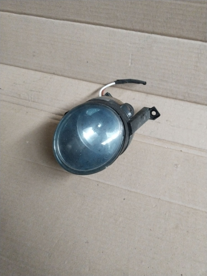 фара противотуманная левая Volkswagen Tiguan 1 поколение (2007 - 2011), 2.0 л., CBAB, дизель, МКПП, внедорожник 5 дв. - фото №1