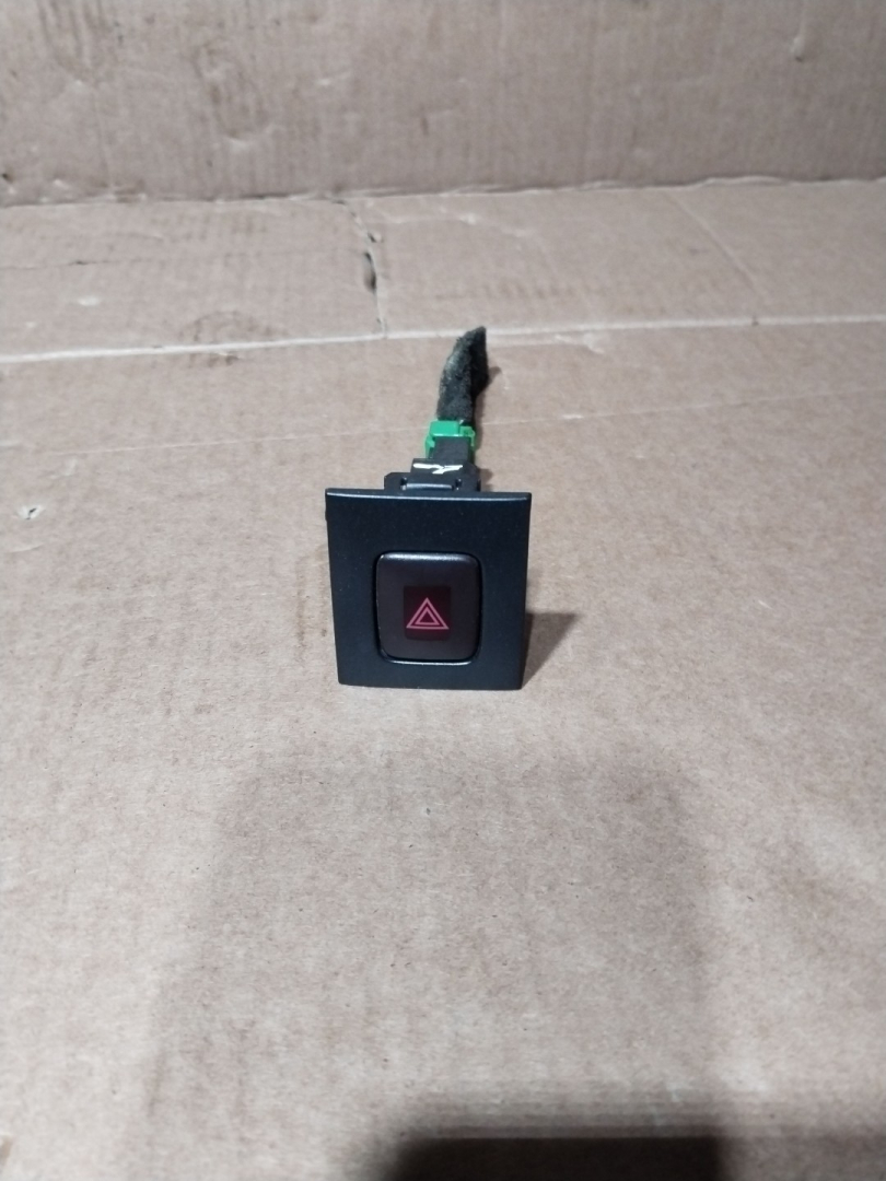 кнопка аварийной сигнализации Volvo S80 2 поколение 2008, 2.4 л., D 5244 T4, дизель - фото №1