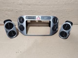 кнопка аварийной сигнализации Volkswagen Tiguan 1 поколение (2007 - 2011), 2.0 л., CBAB, дизель, МКПП, внедорожник 5 дв.