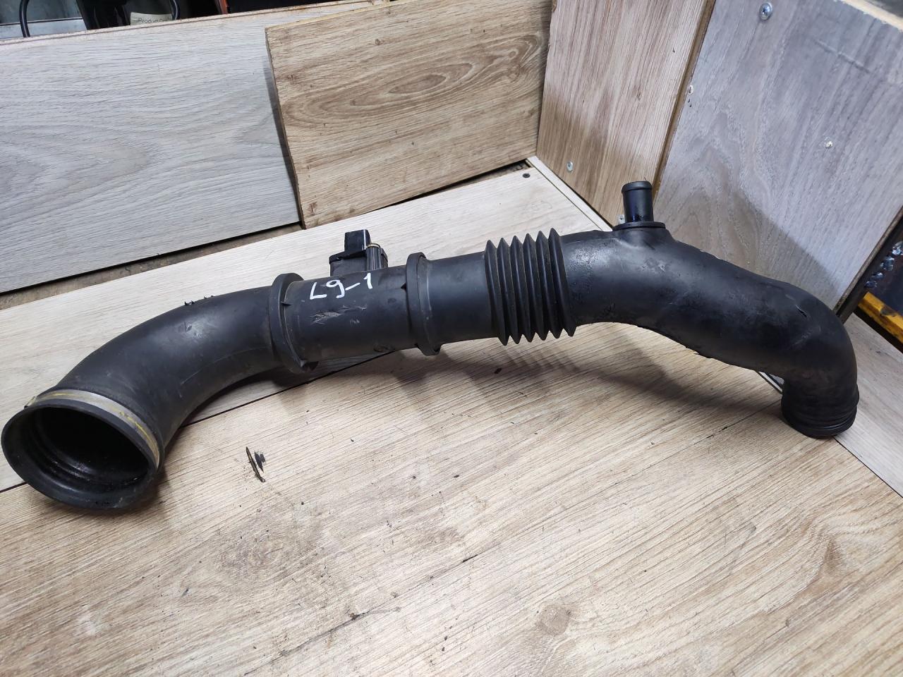 патрубок воздушного фильтра Peugeot Boxer 2 поколение (1993 - 2001), 2.2 л., 4HU (P22DTE), дизель, 1349909080, 6C1112B577AA - фото №1