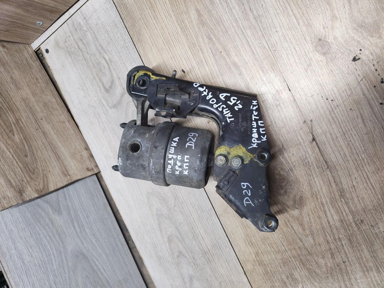 подушка крепления двигателя Volkswagen Transporter T4 2002, 2.5 л., AYY, дизель, МКПП, седан, 7D0199131A, 701399111D - фото №1