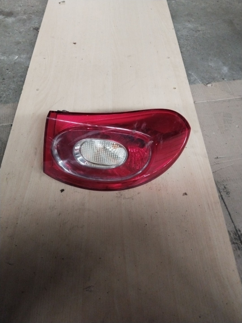фонарь задний правый Volkswagen Tiguan 1 поколение (2007 - 2011), 2.0 л., CBAB, дизель, МКПП, внедорожник 5 дв. - фото №1