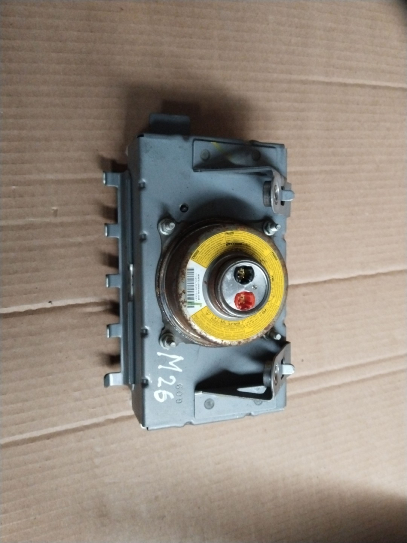 подушка безопасности пассажира Toyota Prius 2 поколение 2005, 1.5 л., 1NZ-FE, бензин - фото №1