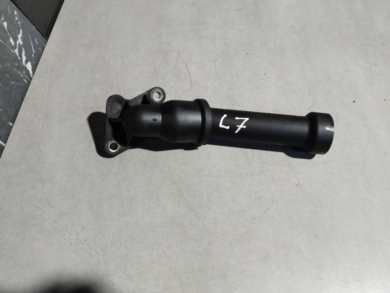 фланец (тройник) системы охлаждения Ford Transit 7 поколение 2010, 2.2 л., дизель, МКПП, 6S1Q8B535AF - фото №1