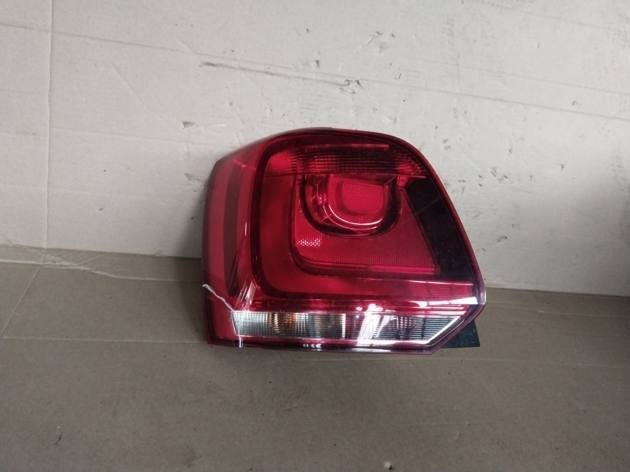 фонарь задний левый Volkswagen Polo 5 поколение (2009 - 2015), 1.6 л., CAYB, дизель, МКПП, хетчбэк 5 дв. - фото №1