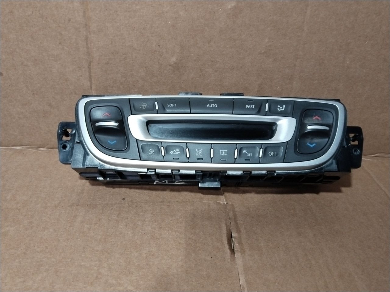 блок управления печки / климат-контроля Renault Scenic 3 поколение 2011, 1.6 л., R9M 402, дизель, минивэн - фото №1