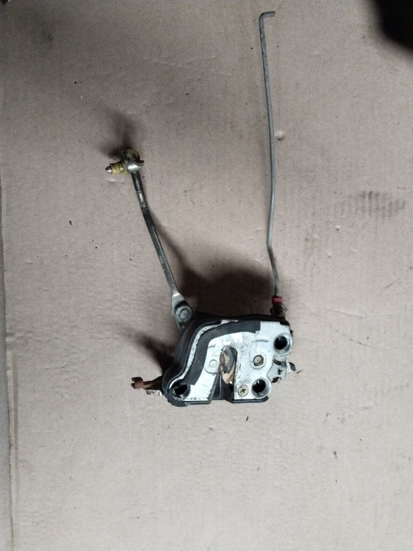 замок двери Toyota Land Cruiser Prado 1 поколение J70 1992, 2.4 л., 2L-T, дизель - фото №1