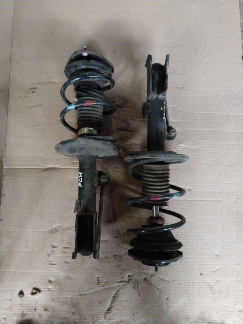 стойка передняя правая Toyota Prius 2 поколение 2005, 1.5 л., 1NZ-FE, бензин - фото №1