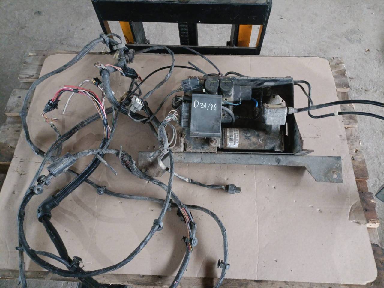 компрессор пневмоподвески Renault Master 2 поколение 2003, 3.0 л., ZD3 202, дизель, МКПП - фото №1