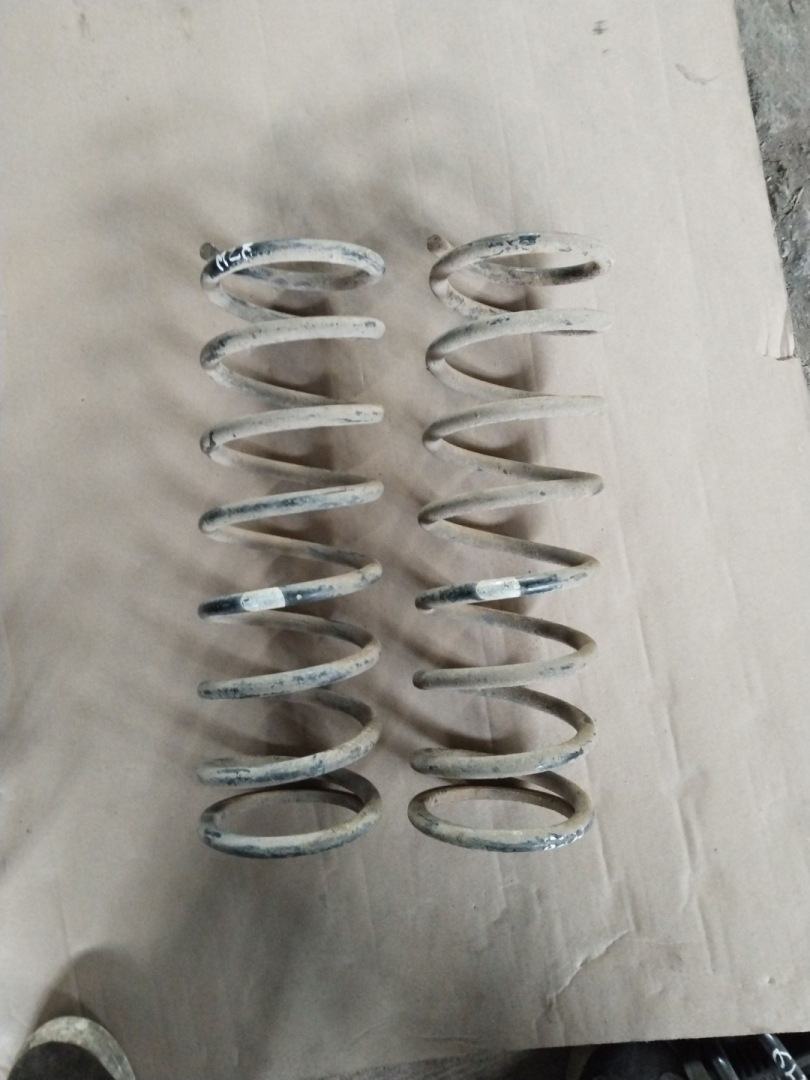 пружина задняя Toyota Land Cruiser Prado 1 поколение J70 1992, 2.4 л., 2L-T, дизель - фото №1