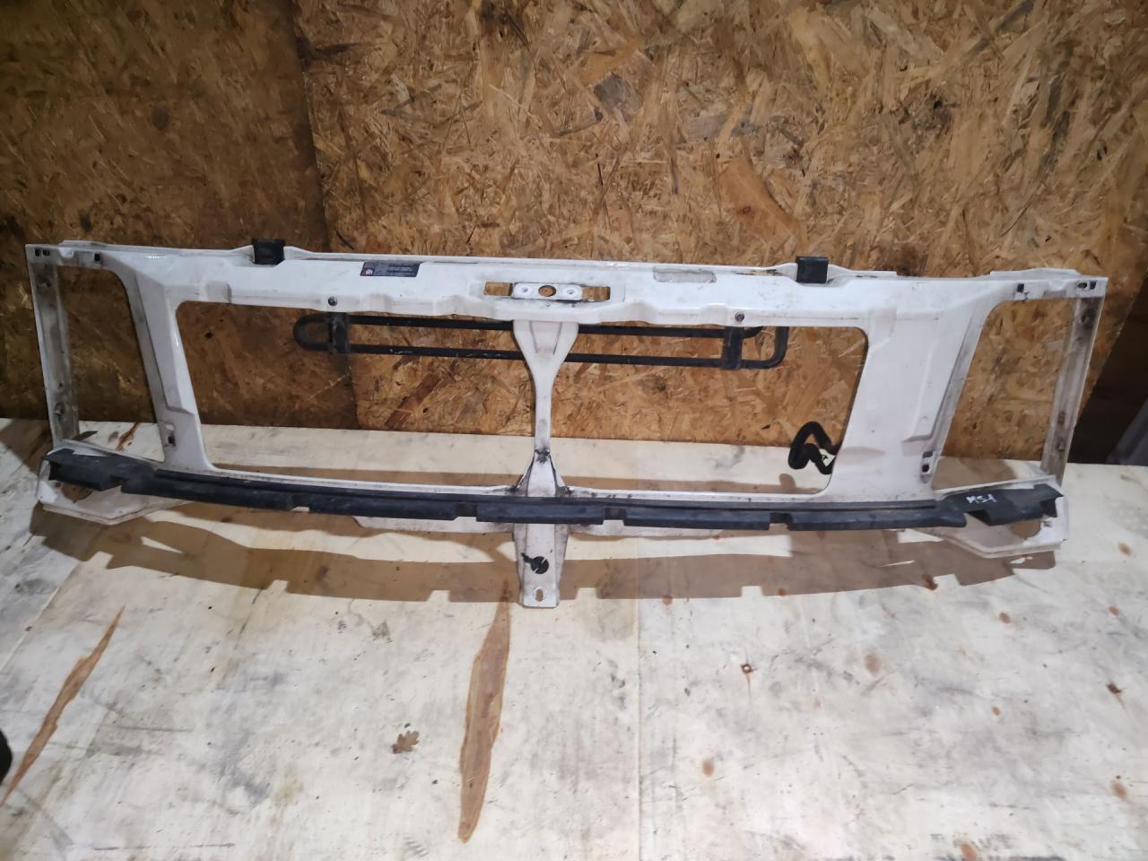 кронштейн передней панели (телевизора) Volkswagen LT 2 поколение 1999, 2.5 л., ANJ, дизель, МКПП, микроавтобус - фото №1