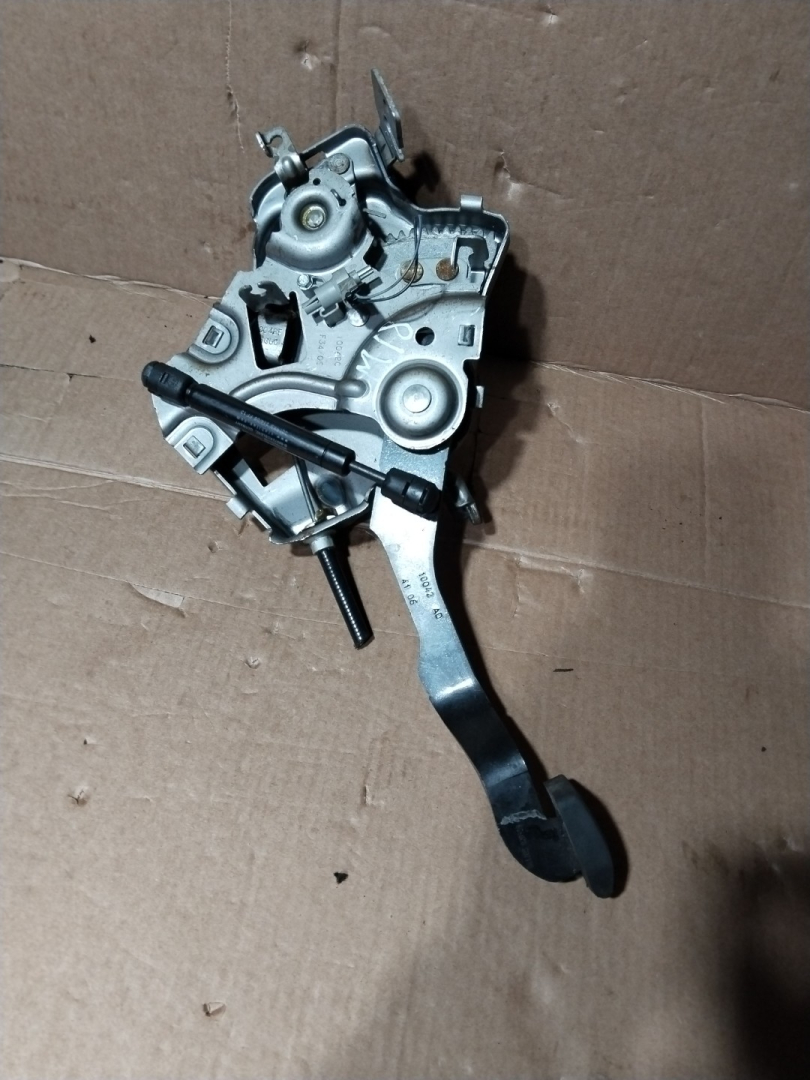 рычаг ручного тормоза (ручника) Volvo S80 2 поколение 2008, 2.4 л., D 5244 T4, дизель, 30793057 - фото №1