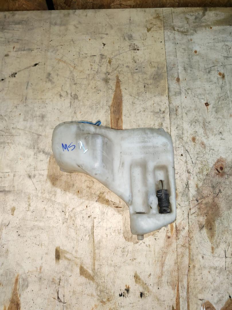 бачок омывателя Volkswagen LT 2 поколение 1999, 2.5 л., ANJ, дизель, МКПП, микроавтобус - фото №1