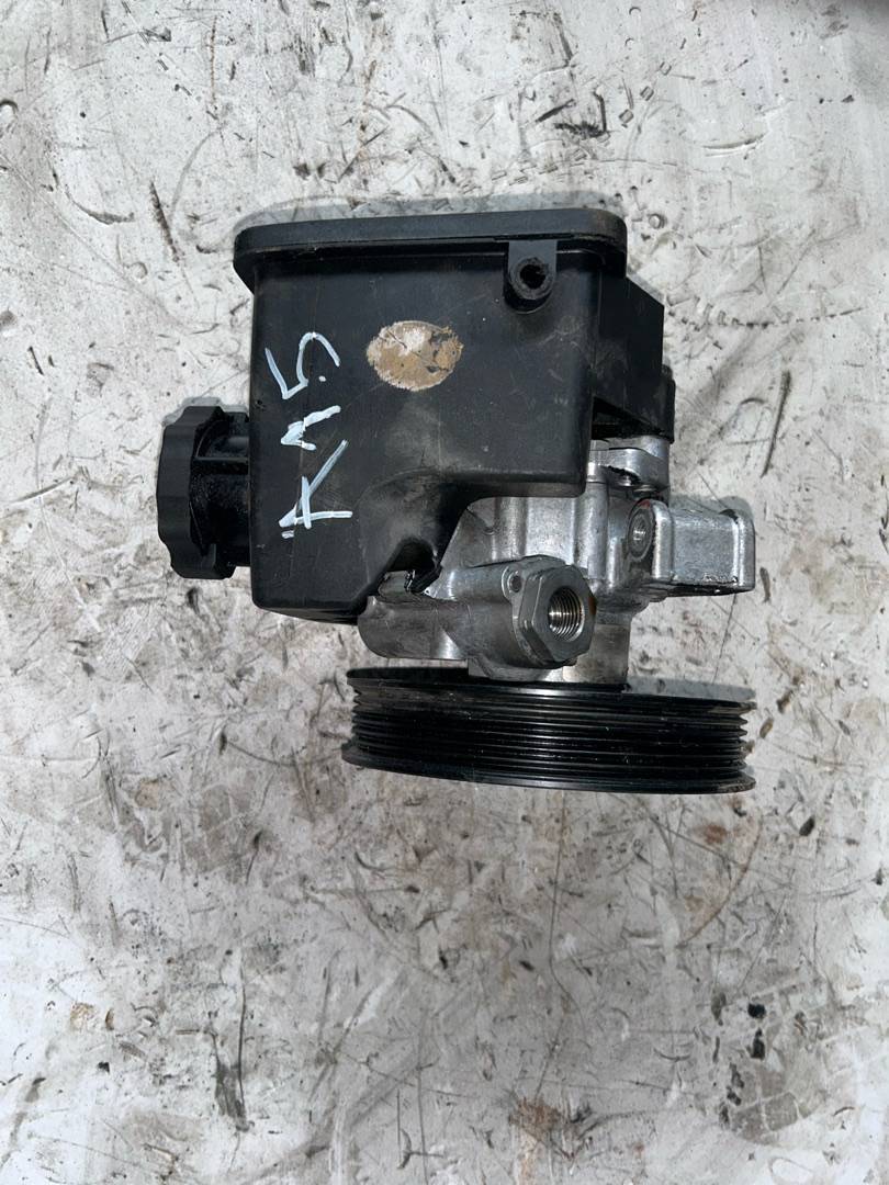 насос гидроусилителя руля Mercedes-Benz Sprinter 2 поколение (W906) (2006 - 2014), 2.2 л., дизель - фото №1