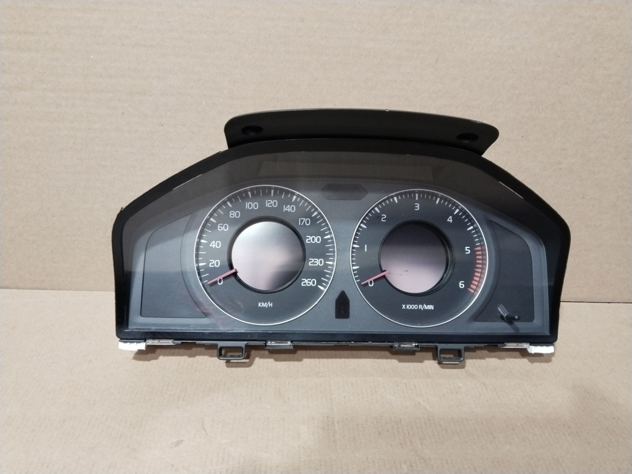 щиток приборов (приборная панель) Volvo S80 2 поколение 2008, 2.4 л., D 5244 T4, дизель - фото №1