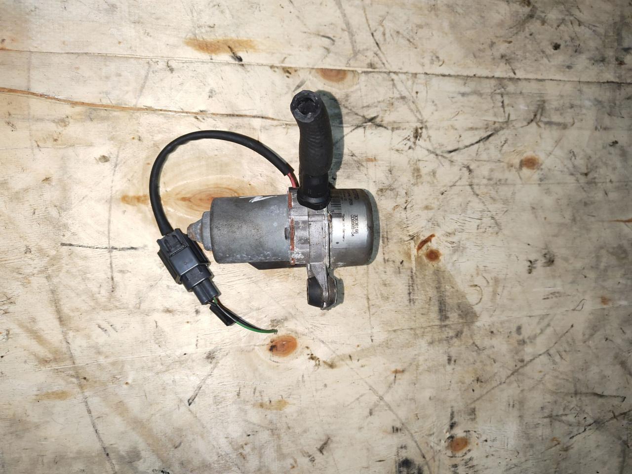 насос вакуумный Volvo XC90 1 поколение 2003, 2.9 л., бензин, АКПП, 30636166, 00898904 - фото №1