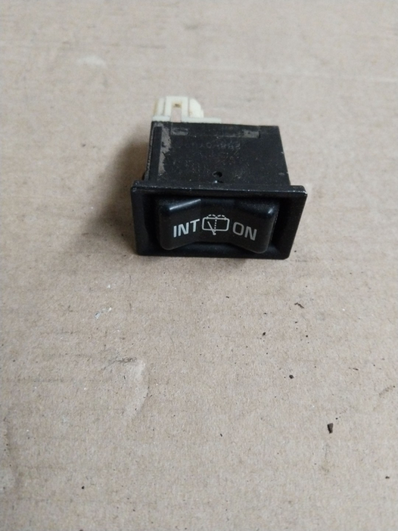 кнопка омывателя фар Toyota Land Cruiser Prado 1 поколение J70 1992, 2.4 л., 2L-T, дизель - фото №1
