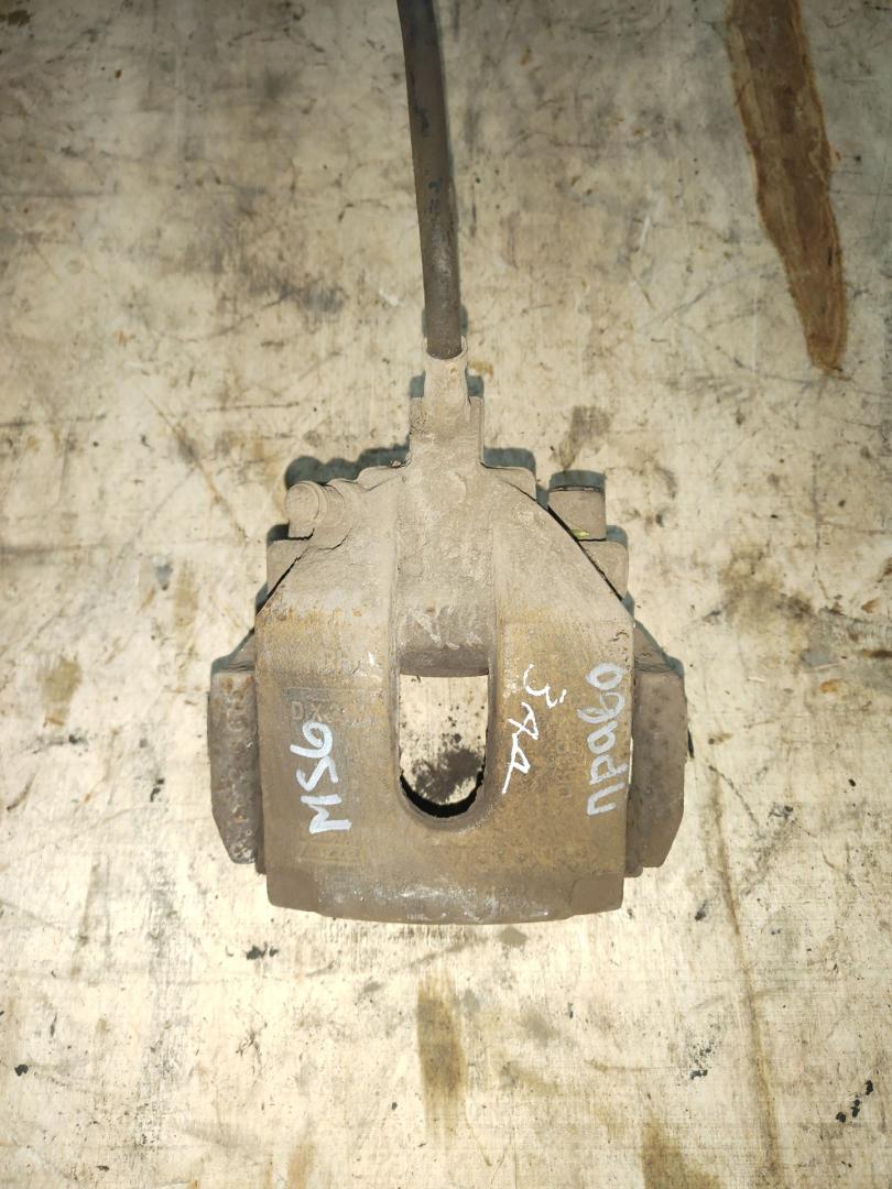 суппорт задний правый Volvo XC90 1 поколение 2003, 2.9 л., бензин, АКПП - фото №1