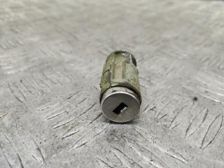 личинка дверного замка Mitsubishi Carisma 1 поколение [рестайлинг] 2003, 1.6 л., 4G92 (DOHC 16V), бензин, МКПП, серебро, хетчбэк 5 дв., передний привод