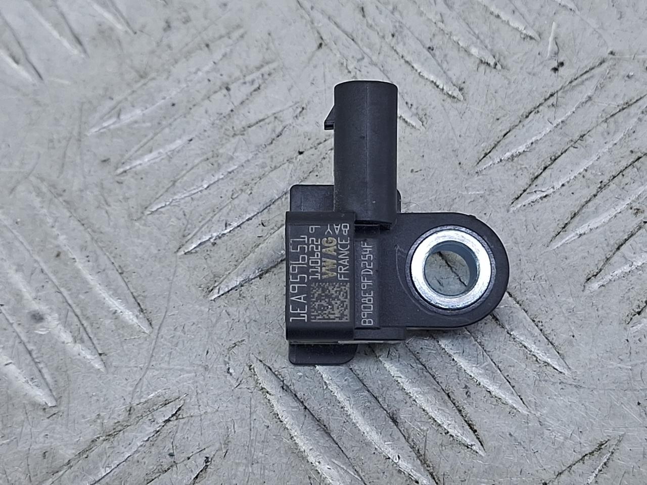 датчик удара Volkswagen Caddy 5 поколение 2022, бежевый, фургон, передний привод, 1EA959651 - фото №1