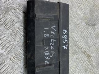 блок реле Opel Vectra B (1995 - 1999), 1.8 л., бензин, 90504296