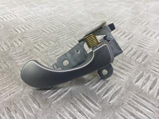 ручка внутренняя задняя правая Mitsubishi Carisma 1 поколение [рестайлинг] 2003, 1.6 л., 4G92 (DOHC 16V), бензин, МКПП, серебро, хетчбэк 5 дв., передний привод