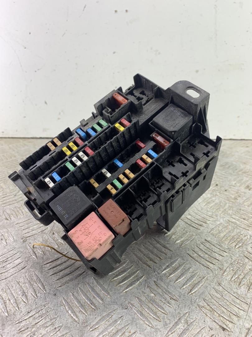 блок предохранителей Renault Laguna 3 поколение 2011, 2.0 л., M9R 802, дизель, МКПП, универсал, 8200393836D - фото №1