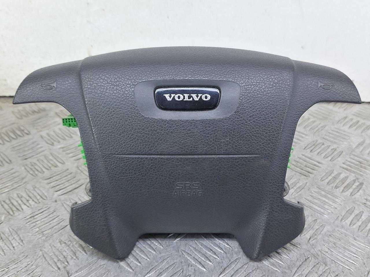 подушка безопасности водителя Volvo V70 2 поколение 2001, 2.4 л., B 5244 T3, бензин, АКПП, серебро, универсал, полный привод, 8626845 - фото №1