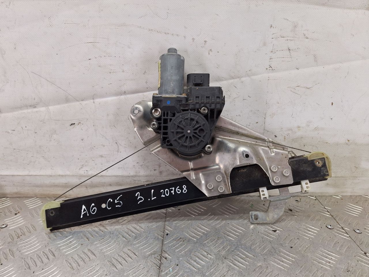 стеклоподъемник задний левый Audi A6 4B/C5 (1997 - 2001), 4B0839397B - фото №1