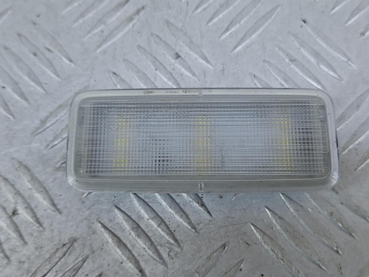 подсветка двери Volkswagen Caddy 5 поколение 2022, бежевый, фургон, передний привод, 7E0947123 - фото №1