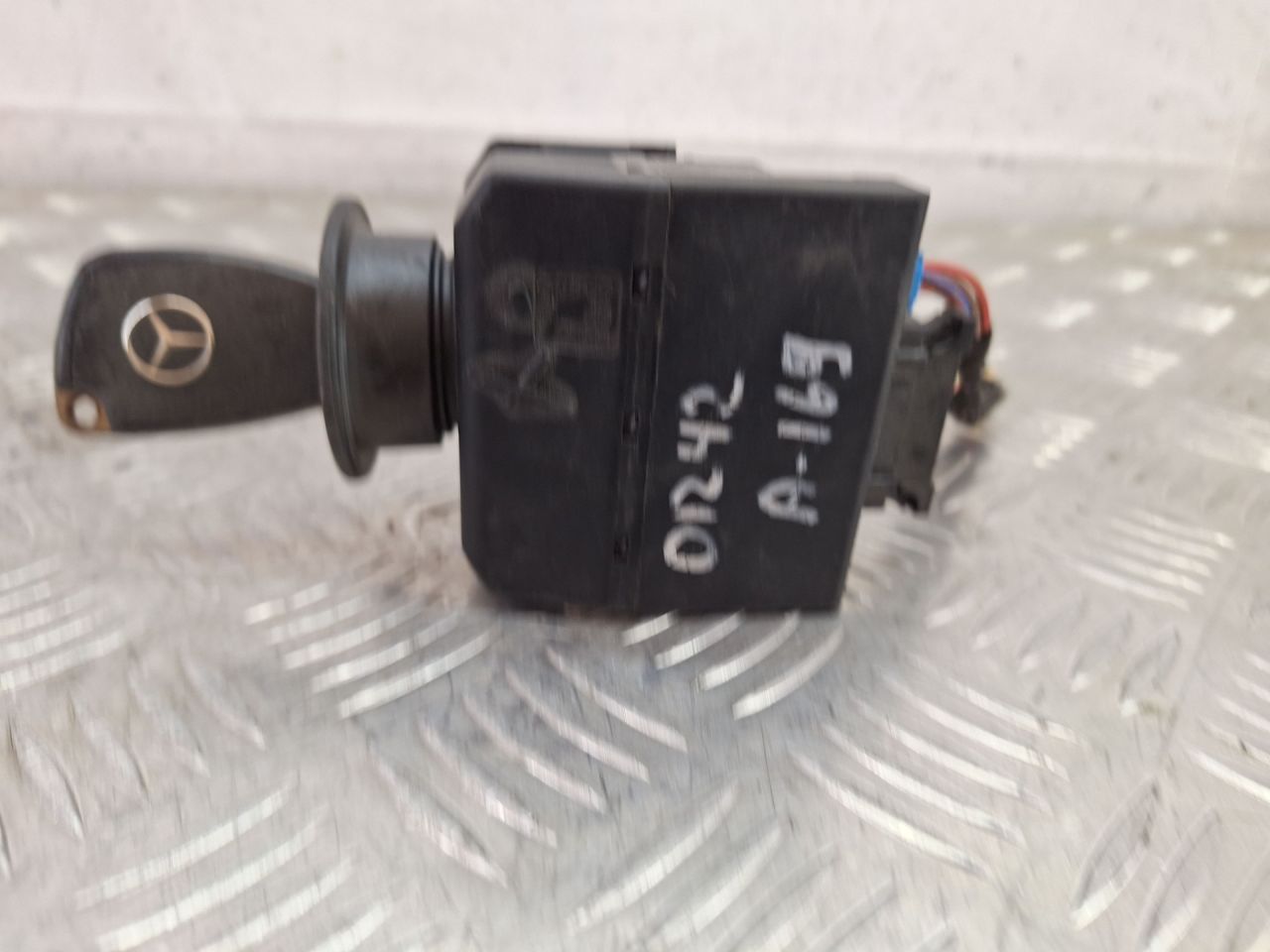 замок зажигания Mercedes-Benz A-Класс W169 2005, 1.7 л., M 266.940, бензин, МКПП, минивэн, передний привод, 1695451308, 04156905 - фото №1