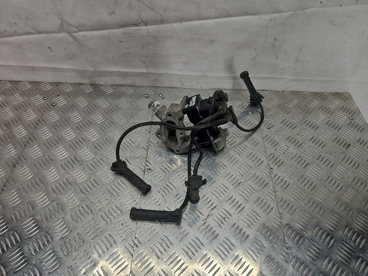 катушка зажигания Ford Focus 1 поколение 2000, 1.4 л., FXDC, бензин, МКПП, серебро, хетчбэк 3 дв., передний привод, 0310025012, 93AB12013AB - фото №1