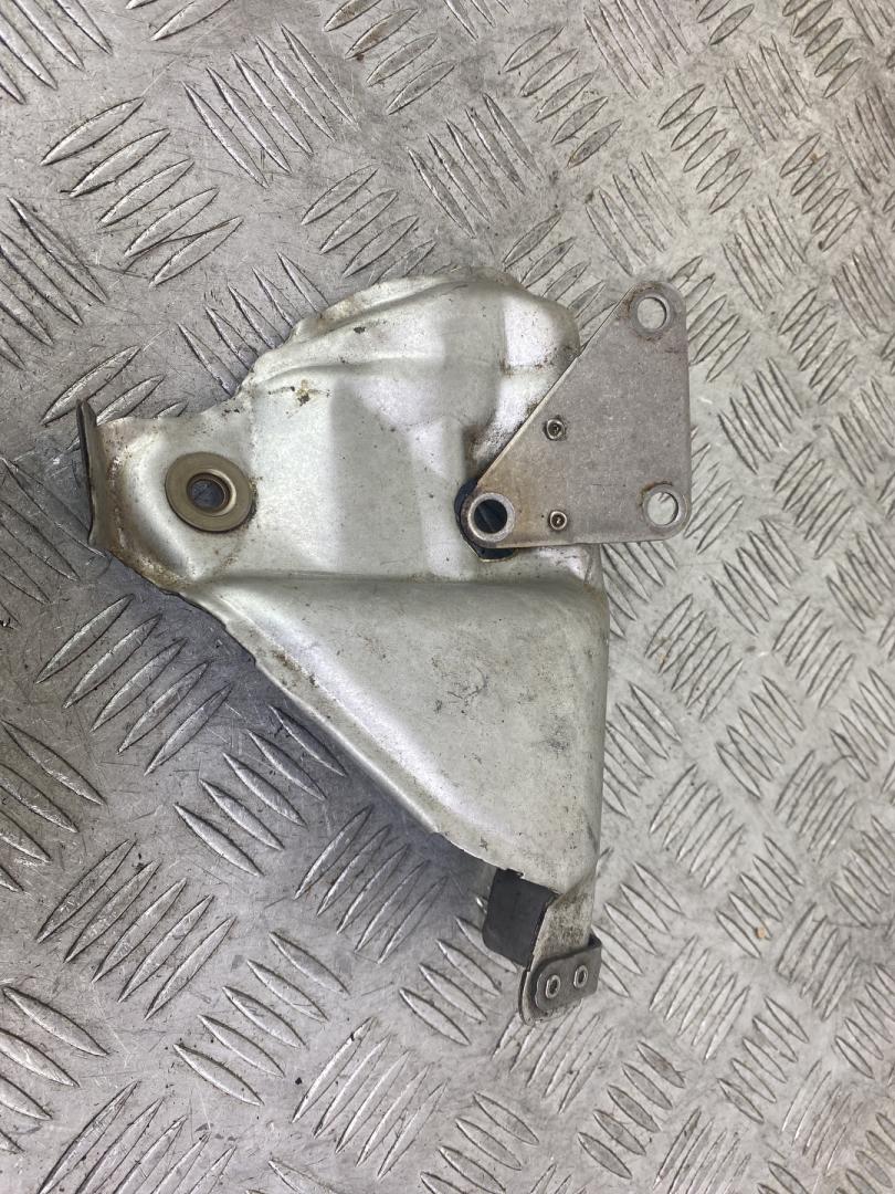 тепловой экран глушителя Skoda Octavia 3 поколение (A7) 2016, 1.4 л., CZDA, бензин, хетчбэк 5 дв., передний привод, 04E253041F - фото №1