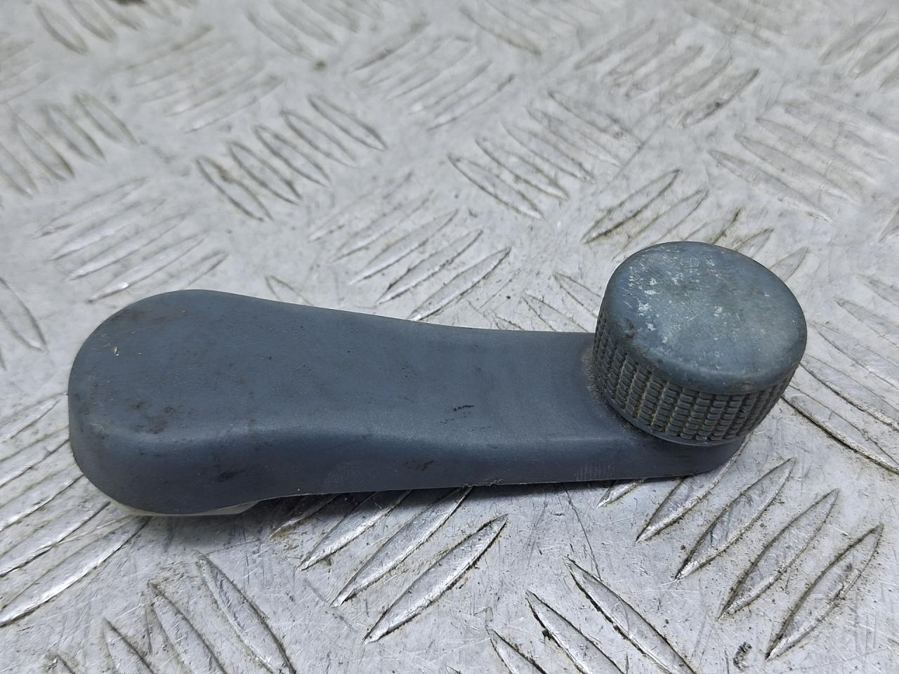 ручка стеклоподъемника Volkswagen Golf 3 поколение (1991 - 2000), 1H0837581B - фото №1