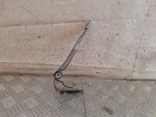 петля капота левая Audi A6 4B/C5 2000, 2.5 л., дизель, МКПП, голубой, универсал, передний привод, 4B0823301D