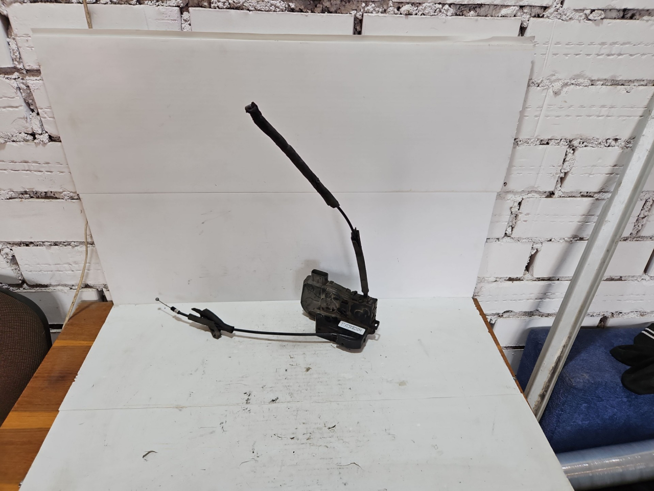 замок двери задней правой Kia Sportage 3 поколение (2010 - 2014), 814203U000 - фото №1