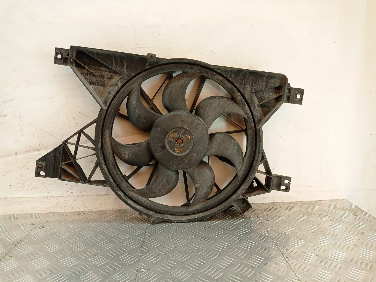 вентилятор радиатора Chevrolet Nubira 1 поколение 2007, 2.0 л., Z 20 DM, дизель, МКПП, универсал, передний привод, GPBF00S3A2367 - фото №1
