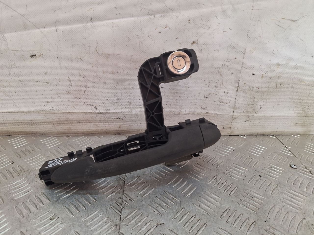 ручка наружная Fiat Stilo 1 поколение 2002, 1.2 л., 188 A5.000, бензин, МКПП, хетчбэк 5 дв., передний привод, 242054 - фото №1