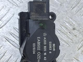 моторчик заслонки печки Mercedes-Benz E-Класс W211/S211 2004, 3.2 л., M 112.954, бензин, АКПП, серебро, универсал, задний привод, A2038201642