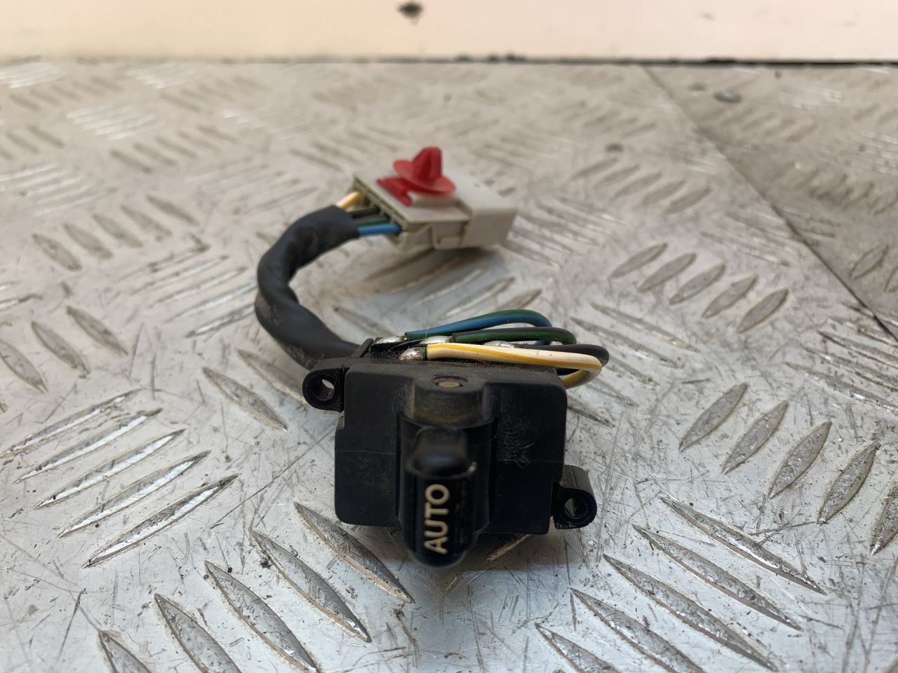 кнопка стеклоподъемника двери передней левой Rover 45 1 поколение (1999 - 2005) - фото №1