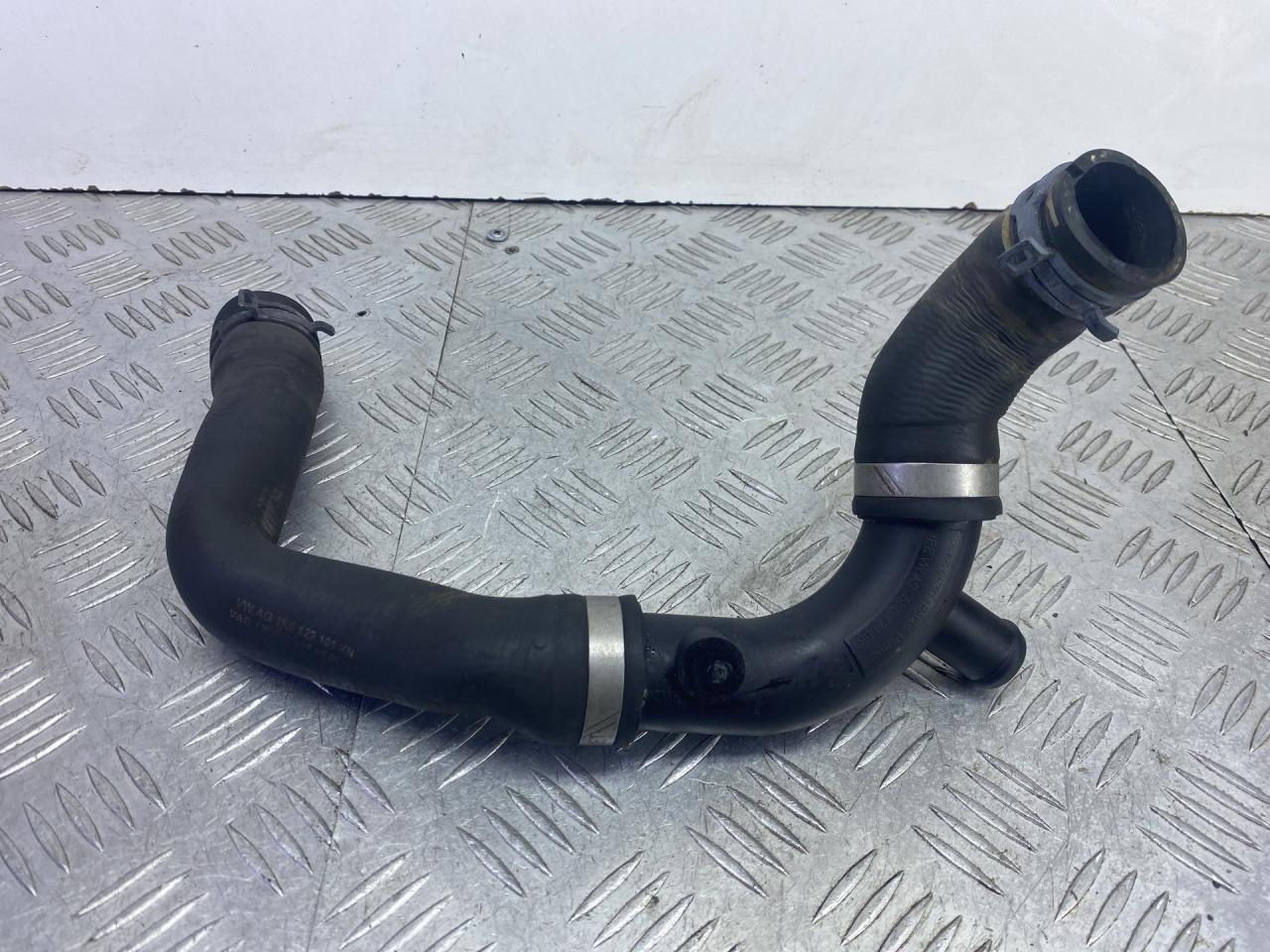 патрубок радиатора Skoda Yeti 1 поколение 2013, 2.0 л., CFHF, дизель, 6МКПП, серый, универсал, полный привод, 1K0122101KN, 5K0121087 - фото №1