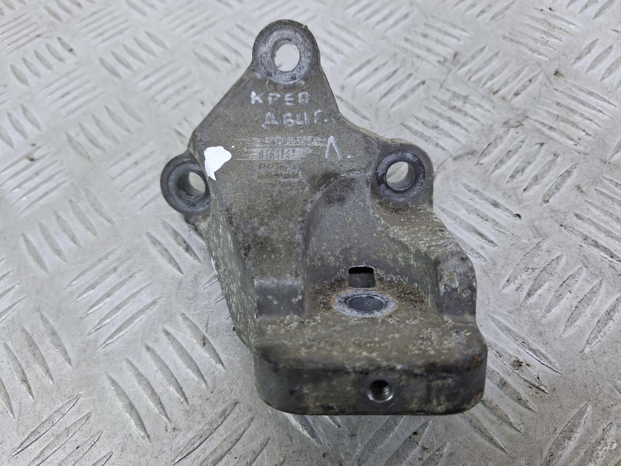 кронштейн двигателя Volvo V70 2 поколение 2001, 2.4 л., B 5244 T3, бензин, АКПП, серебро, универсал, полный привод, 9161141 - фото №1