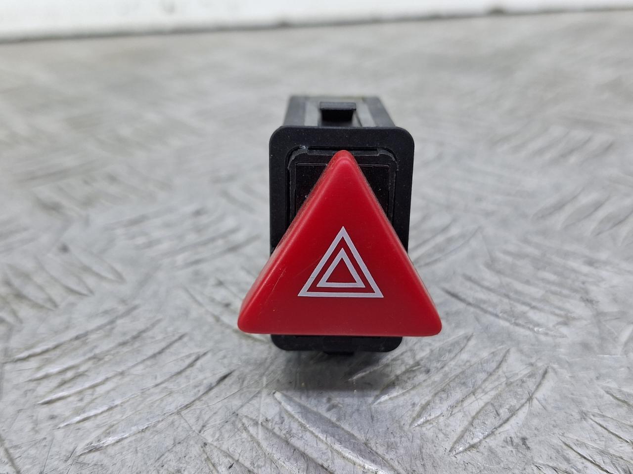 кнопка аварийной сигнализации Skoda Octavia 1 поколение (A4) (1996 - 2000) - фото №1