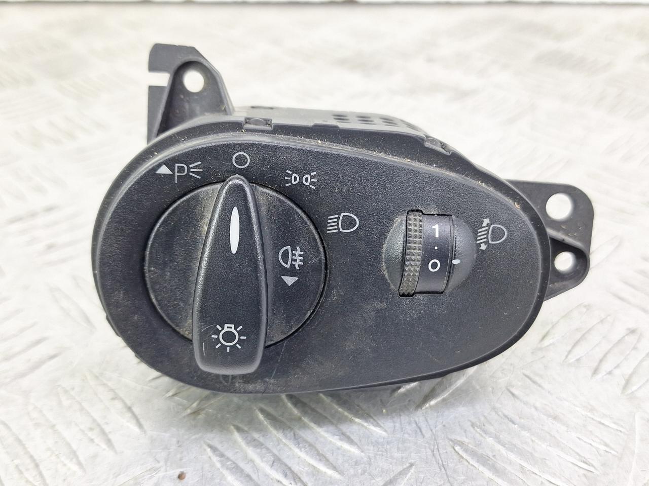 переключатель света Ford Focus 1 поколение 2001, 1.8 л., бензин, МКПП, серебро, универсал, передний привод, 98AG13A024CH, 04052524 - фото №1