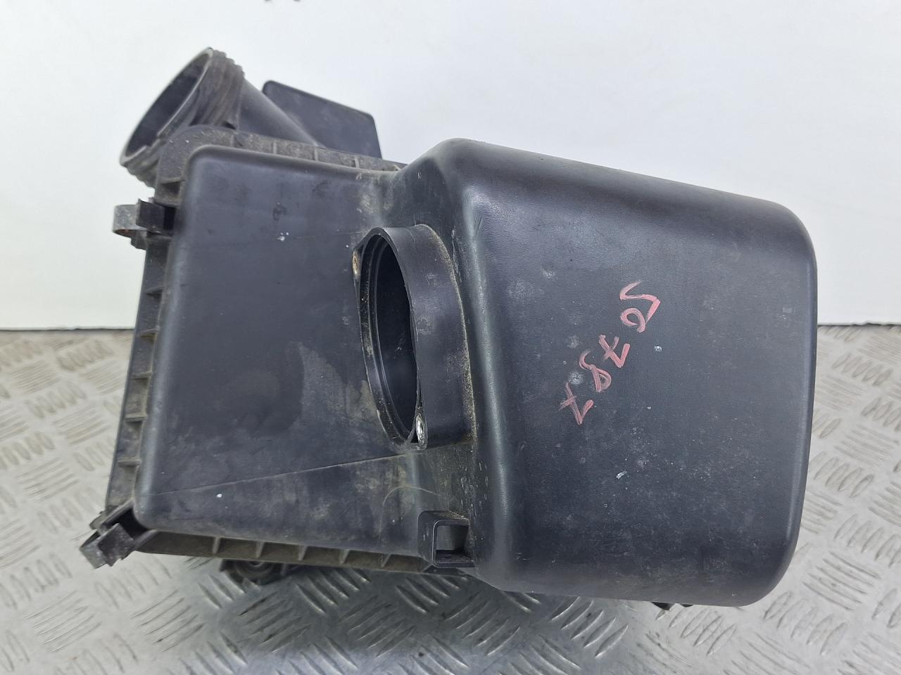 корпус воздушного фильтра Hyundai H-1 Grand Starex 2008, 2.5 л., дизель, МКПП, белый, минивэн, задний привод, 281104H000 - фото №1