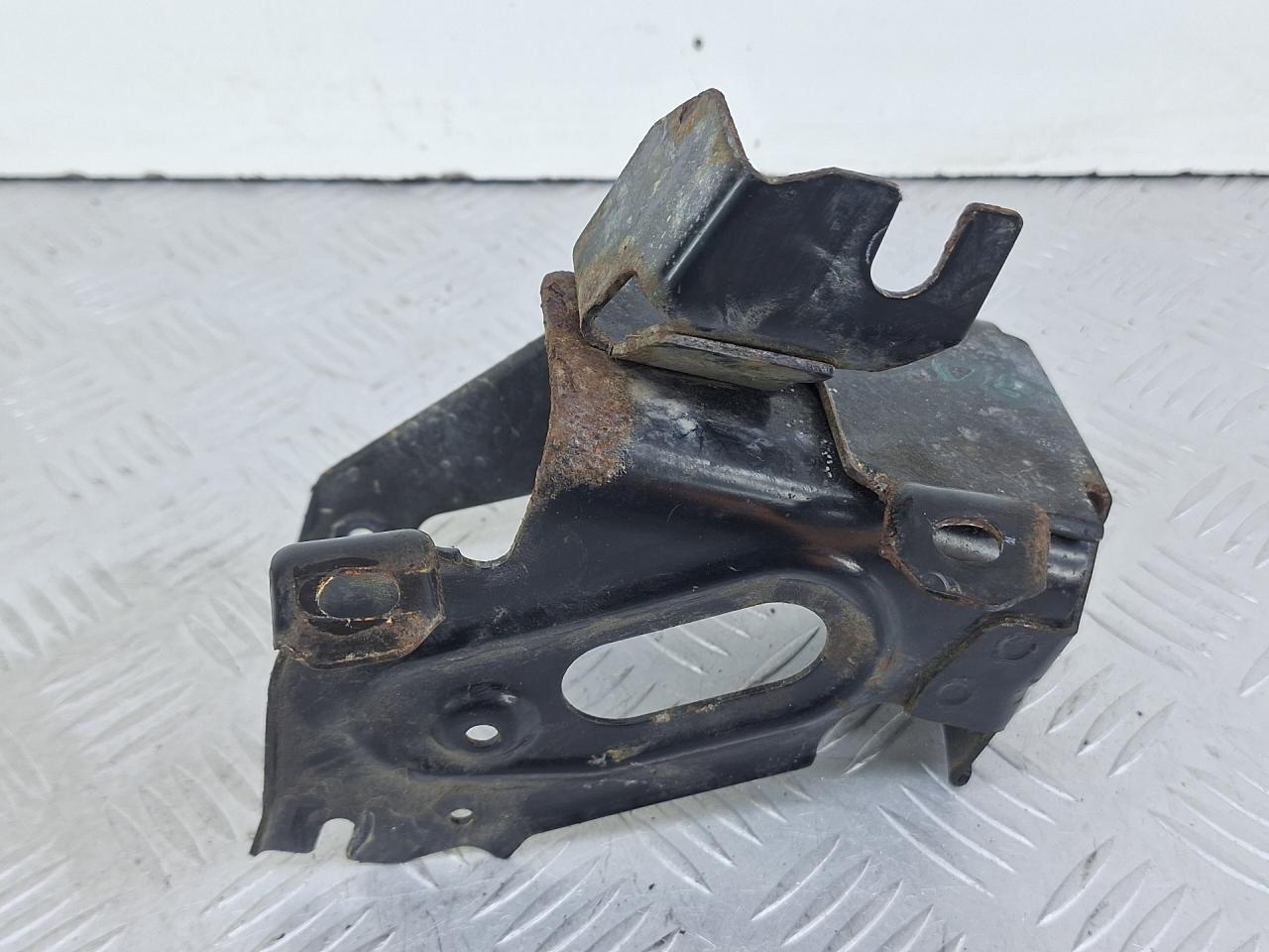 Кронштейн блока ABS Opel Meriva 1 поколение (A) 2004, 1.6 л., X 16 XE, бензин, серебро, минивэн, передний привод - фото №1