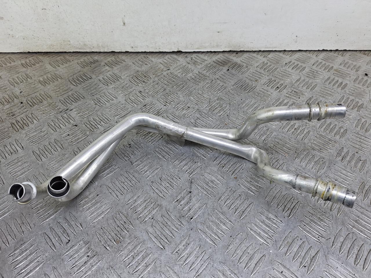 патрубок отопителя (печки) Volvo V70 2 поколение 2001, 2.4 л., B 5244 T3, бензин, АКПП, серебро, универсал, полный привод - фото №1