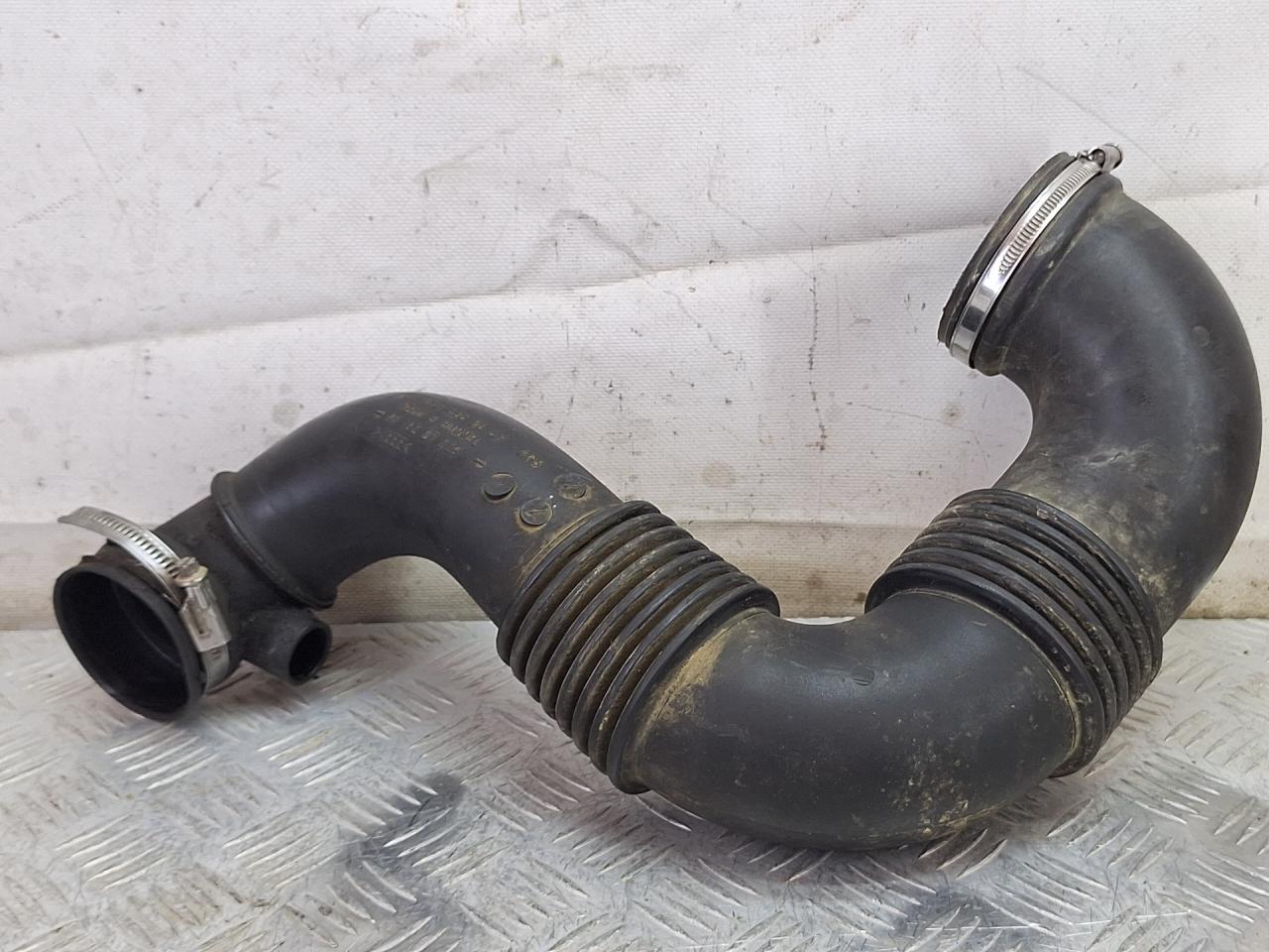 патрубок воздушного фильтра Mercedes-Benz Vito W639 2010, 3.0 л., OM 642.990, дизель, АКПП, белый, микроавтобус, задний привод, A6395282082, 4619227229 - фото №1